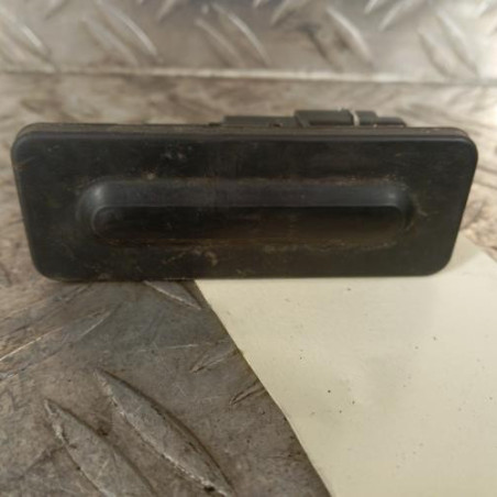 Bouton de coffre PEUGEOT 5008 2 Photo n°1