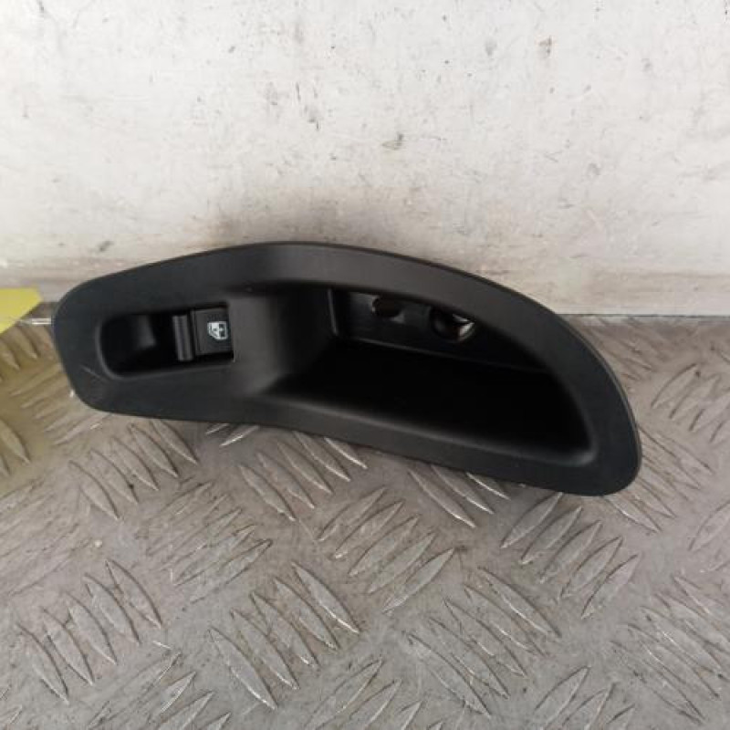 Interrupteur de leve vitre arriere gauche FIAT 500X