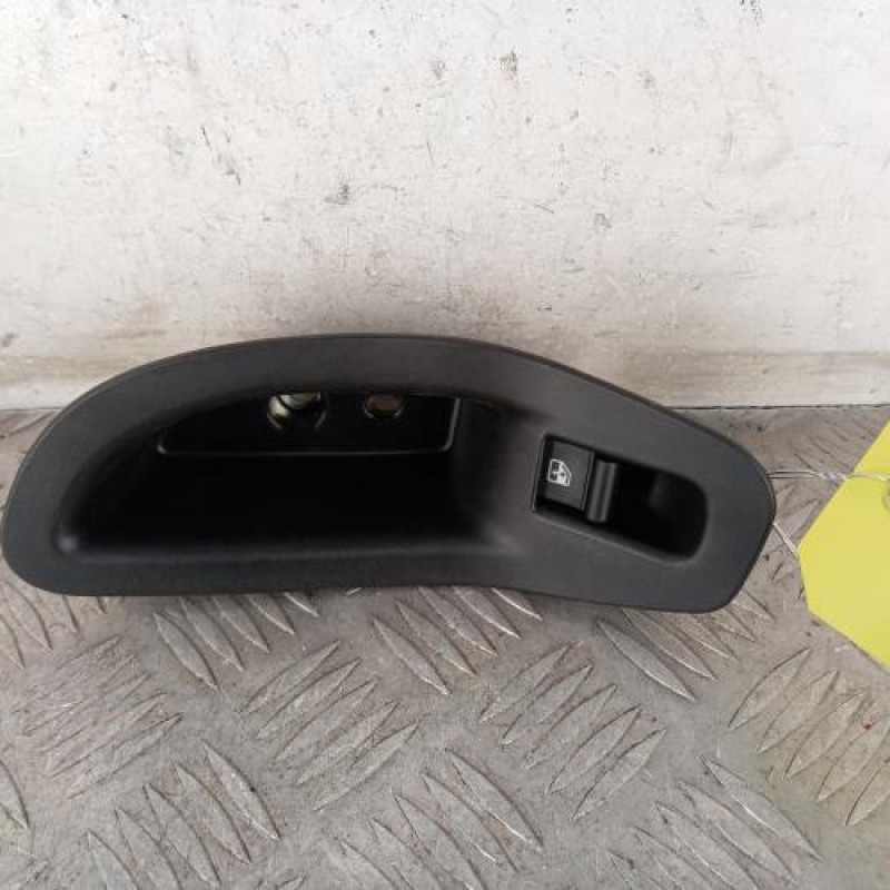 Interrupteur de leve vitre arriere droit FIAT 500X