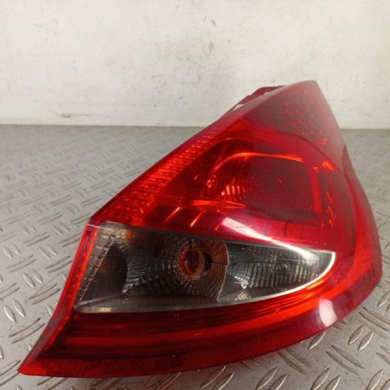 Feu arriere principal droit (feux) FORD FIESTA 6 Feu arriere principal droit (feux) FORD FIESTA 6