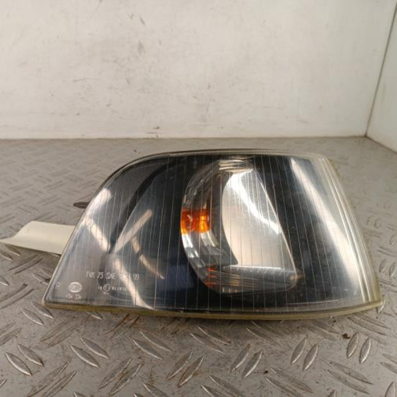 Optique avant secondaire droit (feux)(clignotant) VOLVO V 40 1