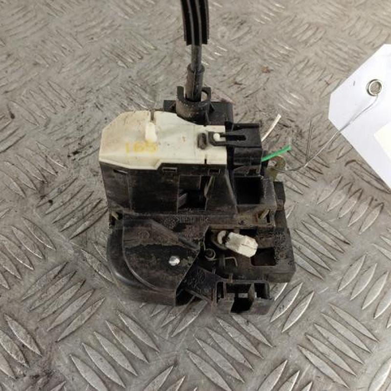 Serrure avant droit RENAULT CLIO 2 Serrure avant droit RENAULT CLIO 2