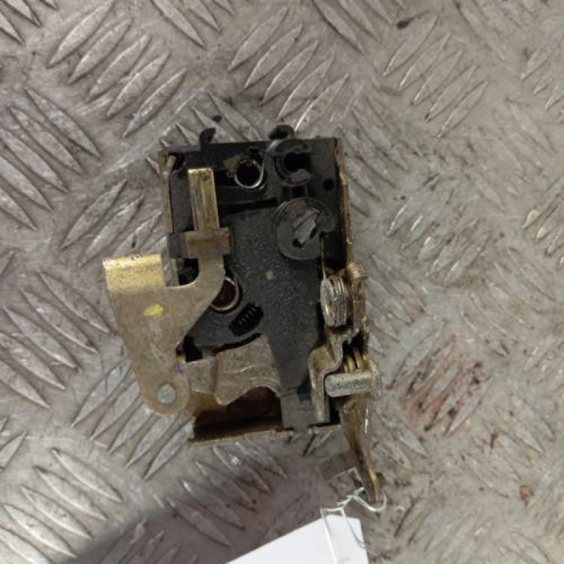 Serrure arriere gauche PEUGEOT 106