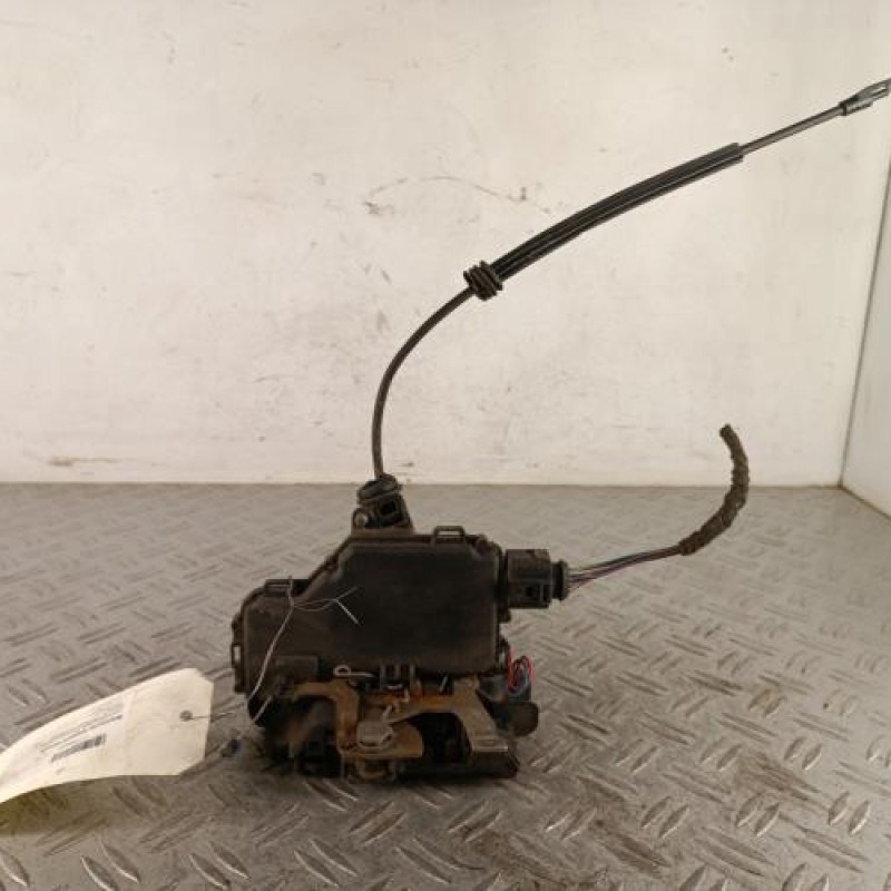 Serrure avant droit VOLKSWAGEN GOLF 4