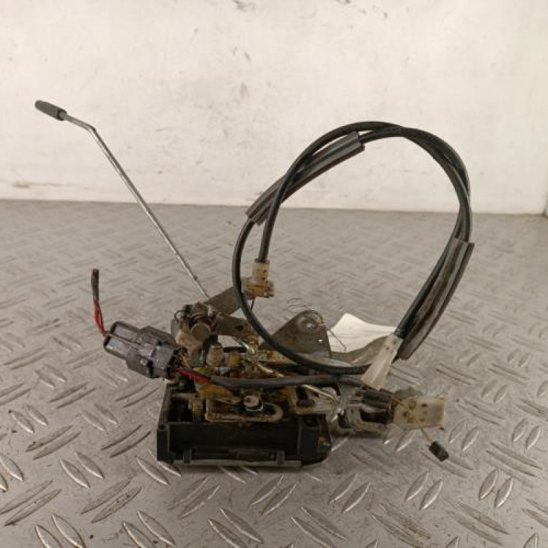 Serrure avant gauche VOLKSWAGEN FOX