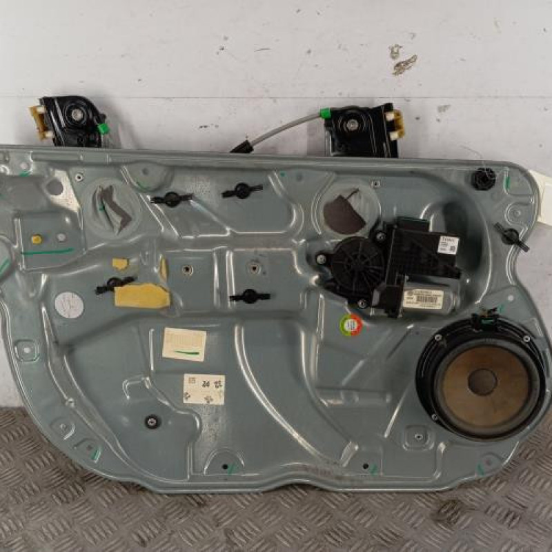 Leve vitre electrique avant gauche VOLKSWAGEN POLO 4