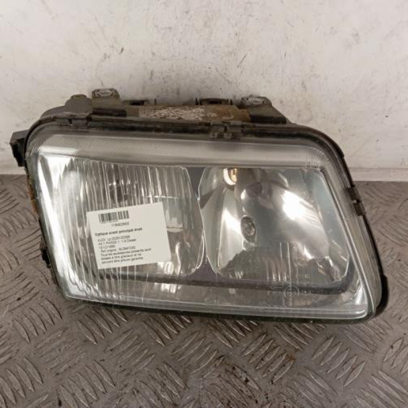 Optique avant principal droit (feux)(phare) AUDI A3 1