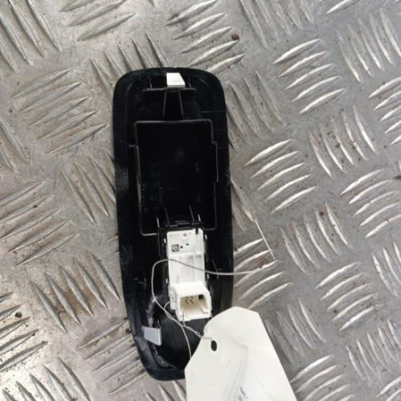 Interrupteur de leve vitre avant droit PEUGEOT 2008 1