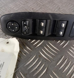 Interrupteur de leve vitre avant gauche PEUGEOT 2008 1 Photo n°1