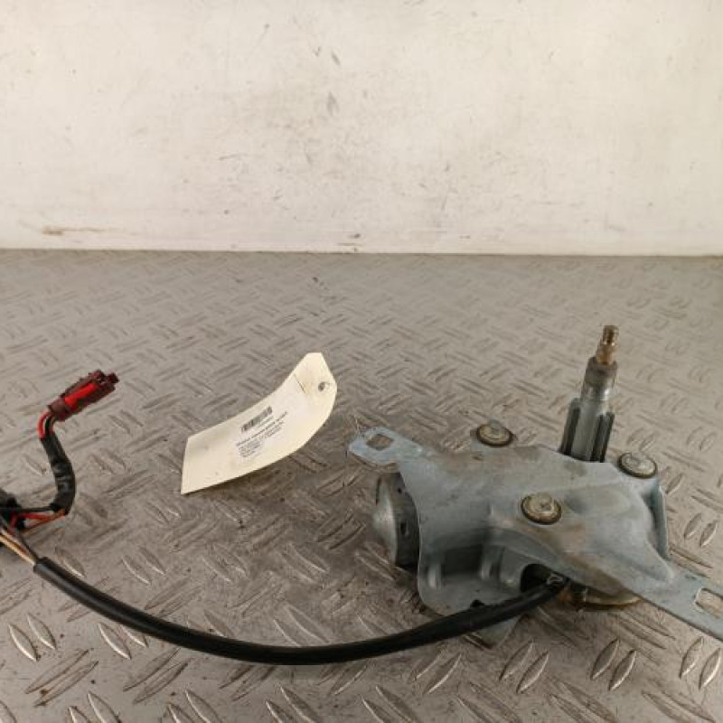 Moteur essuie glace arriere PEUGEOT 106