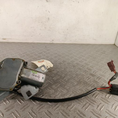 Moteur essuie glace arriere PEUGEOT 106