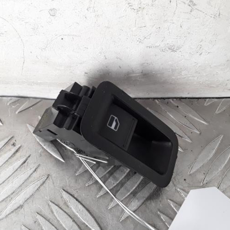 Interrupteur de leve vitre avant droit VOLKSWAGEN POLO 5