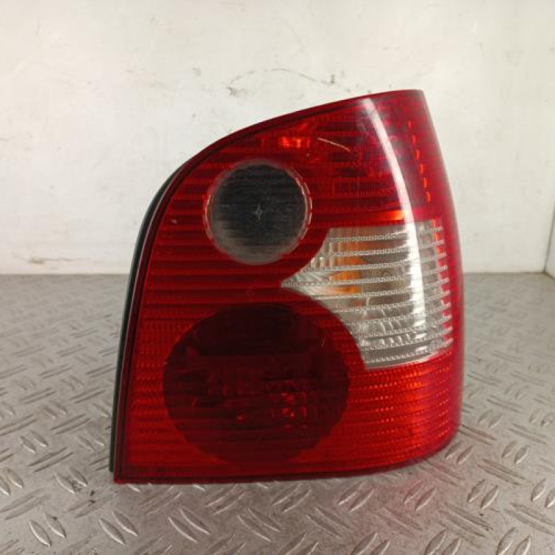 Feu arriere principal droit (feux) VOLKSWAGEN POLO 4 Feu arriere principal droit (feux) VOLKSWAGEN POLO 4