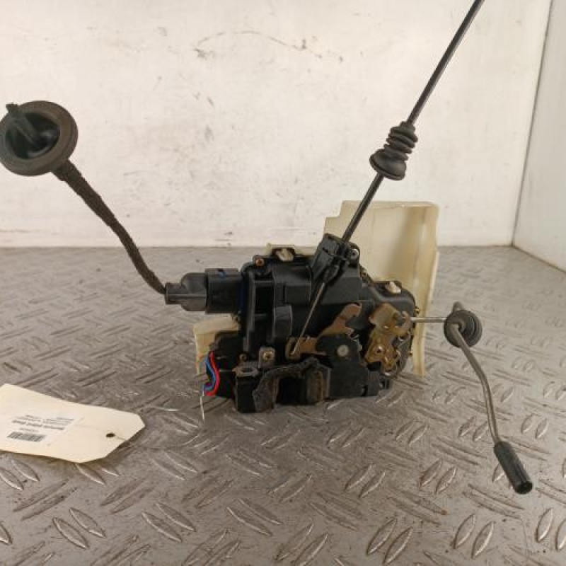 Serrure avant droit VOLKSWAGEN POLO 4