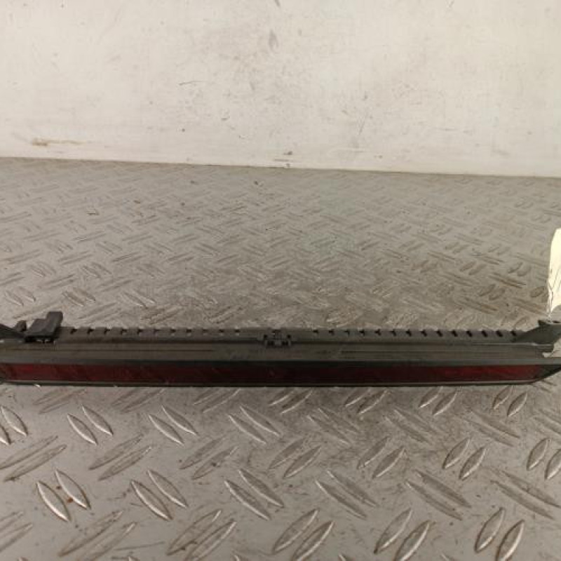 Feu arriere stop central VOLKSWAGEN PASSAT 4