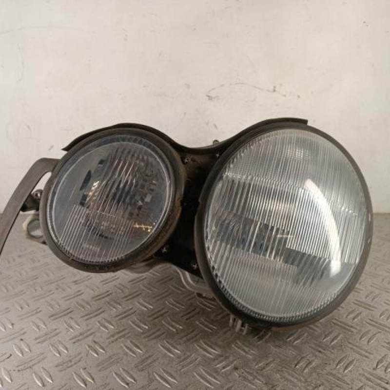 Optique avant principal gauche (feux)(phare) MERCEDES CLASSE E 210