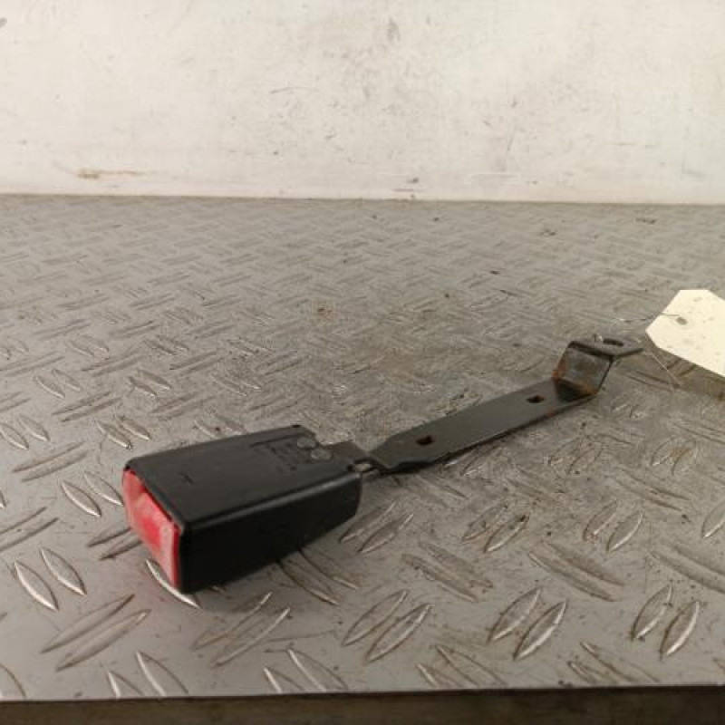 Attache ceinture avant droit SKODA FABIA 1
