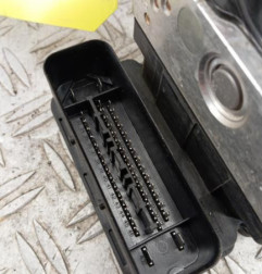 Bloc ABS (freins anti-blocage) VOLKSWAGEN TOURAN 2 Photo n°5