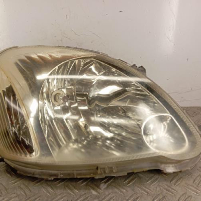 Optique avant principal droit (feux)(phare) TOYOTA YARIS 1