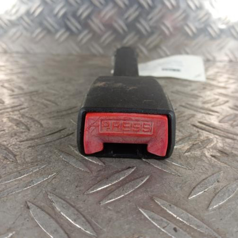 Attache ceinture avant droit RENAULT CLIO 3