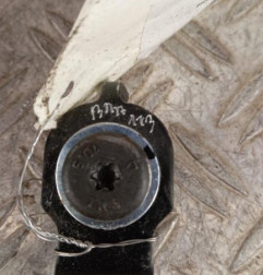 Attache ceinture avant droit RENAULT CLIO 3 Photo n°3