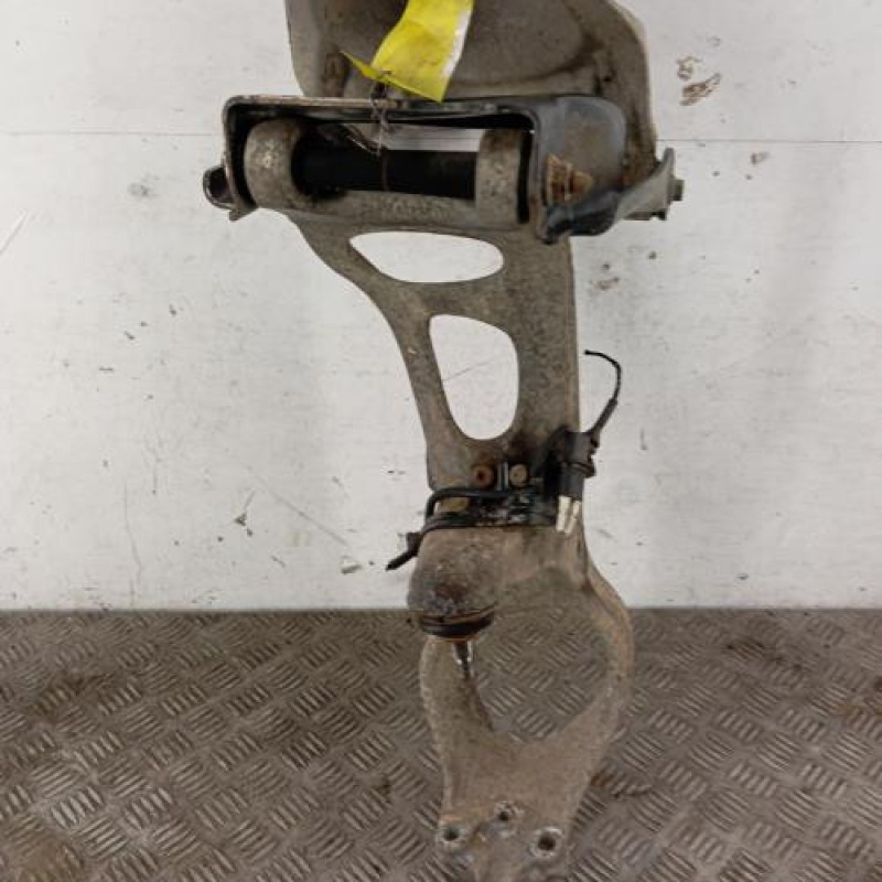 Support pivot avant droit PEUGEOT 407