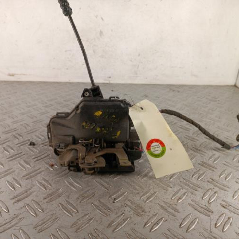 Serrure avant droit SKODA FABIA 1