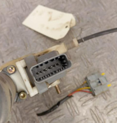 Leve vitre electrique avant gauche PEUGEOT 406 Photo n°3