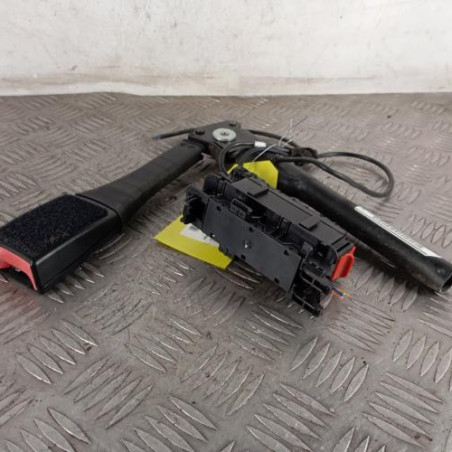 Attache ceinture avant droit OPEL CORSA D