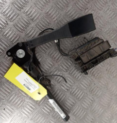 Attache ceinture avant gauche OPEL CORSA D Photo n°1