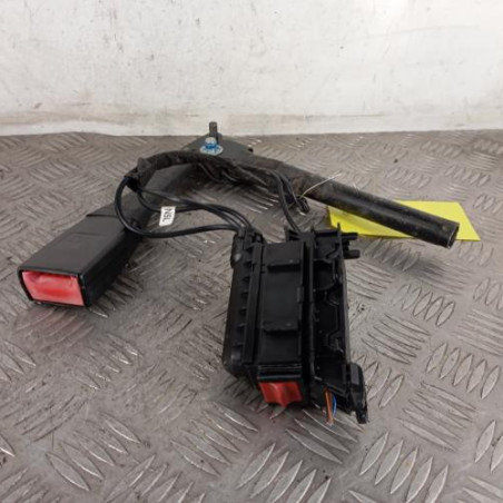 Attache ceinture avant gauche OPEL CORSA D