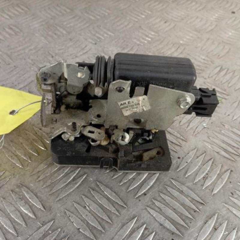 Serrure arriere droit DACIA SANDERO 1