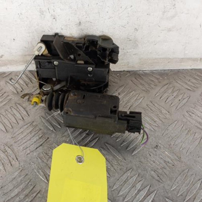 Serrure avant gauche RENAULT TWINGO 1 Serrure avant gauche RENAULT TWINGO 1