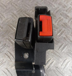 Attache ceinture arriere gauche RENAULT CLIO 3 Photo n°1