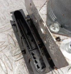 Bloc ABS (freins anti-blocage) CITROEN C1 1 Photo n°7