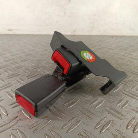 Attache ceinture arriere droit RENAULT CLIO 3
