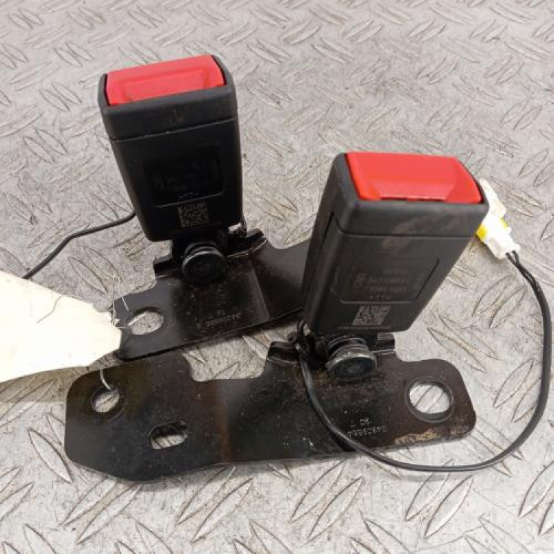 Attache ceinture arriere droit FIAT 500X