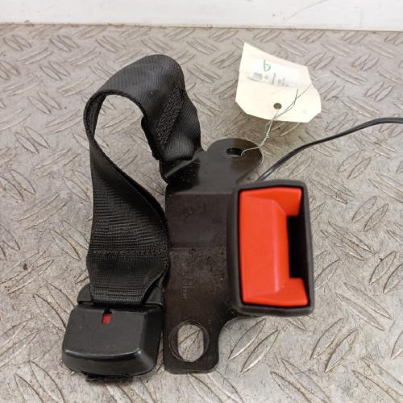 Attache ceinture arriere gauche FIAT 500X