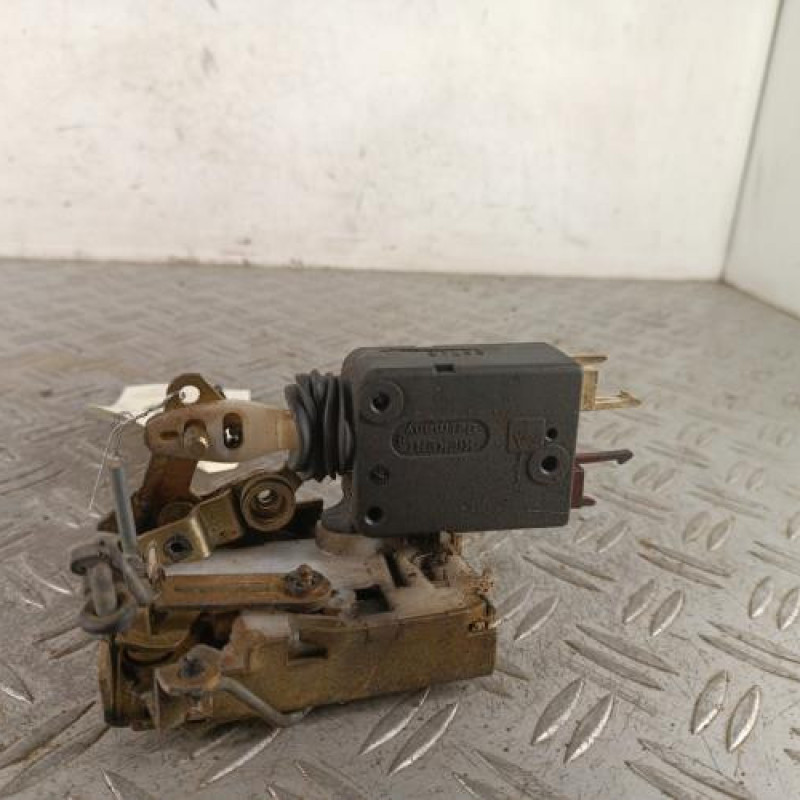 Serrure avant droit CITROEN SAXO Serrure avant droit CITROEN SAXO