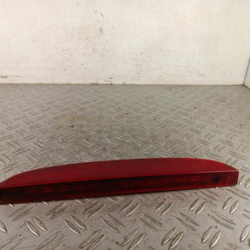Feu arriere stop central RENAULT CLIO 2 Feu arriere stop central RENAULT CLIO 2