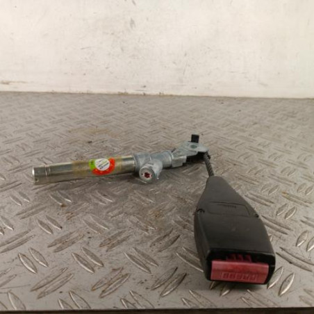 Attache ceinture avant droit RENAULT CLIO 2 CAMPUS