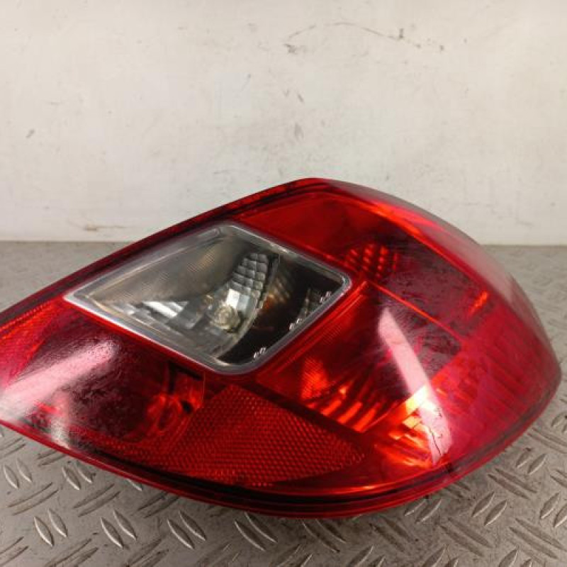 Feu arriere principal droit (feux) OPEL CORSA D Feu arriere principal droit (feux) OPEL CORSA D