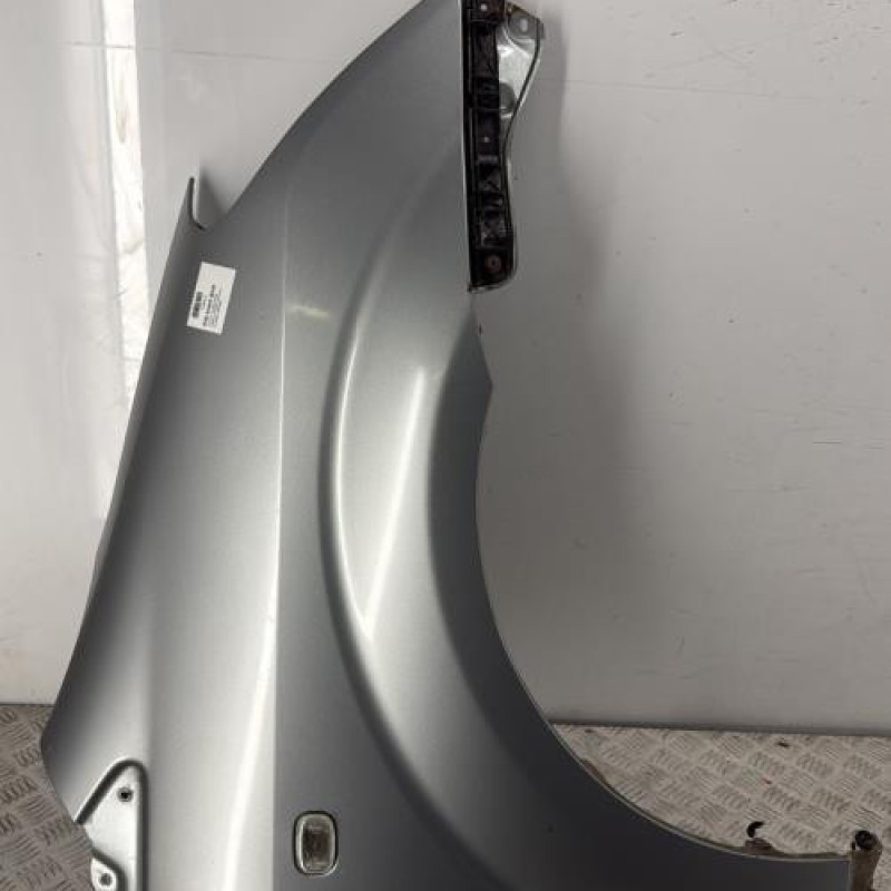 Aile avant droit TOYOTA COROLLA VERSO 2