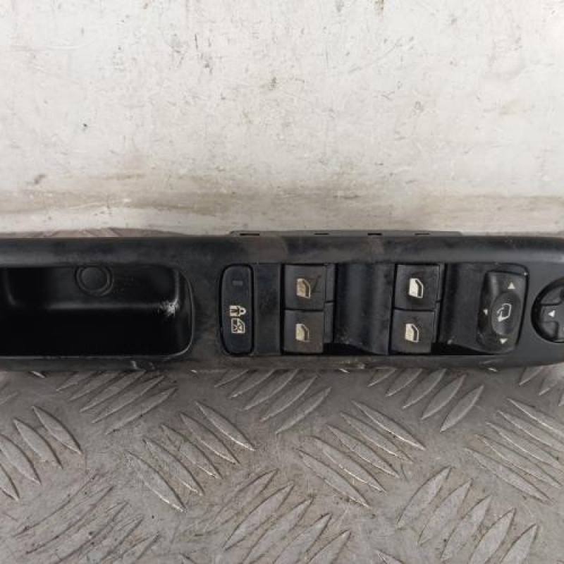 Interrupteur de leve vitre avant gauche PEUGEOT 3008 1