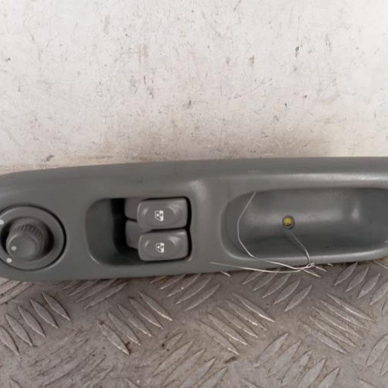 Interrupteur de leve vitre avant gauche RENAULT TWINGO 1