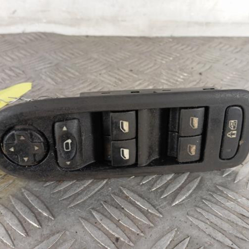 Interrupteur de leve vitre avant gauche PEUGEOT 308 1