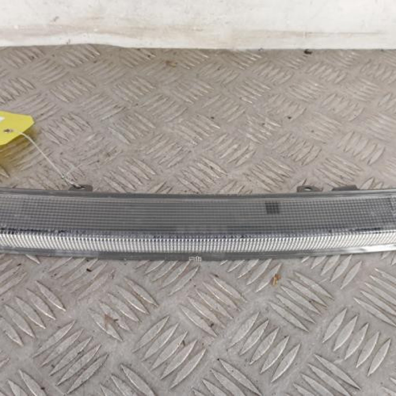 Feu arriere stop central PEUGEOT 208 2