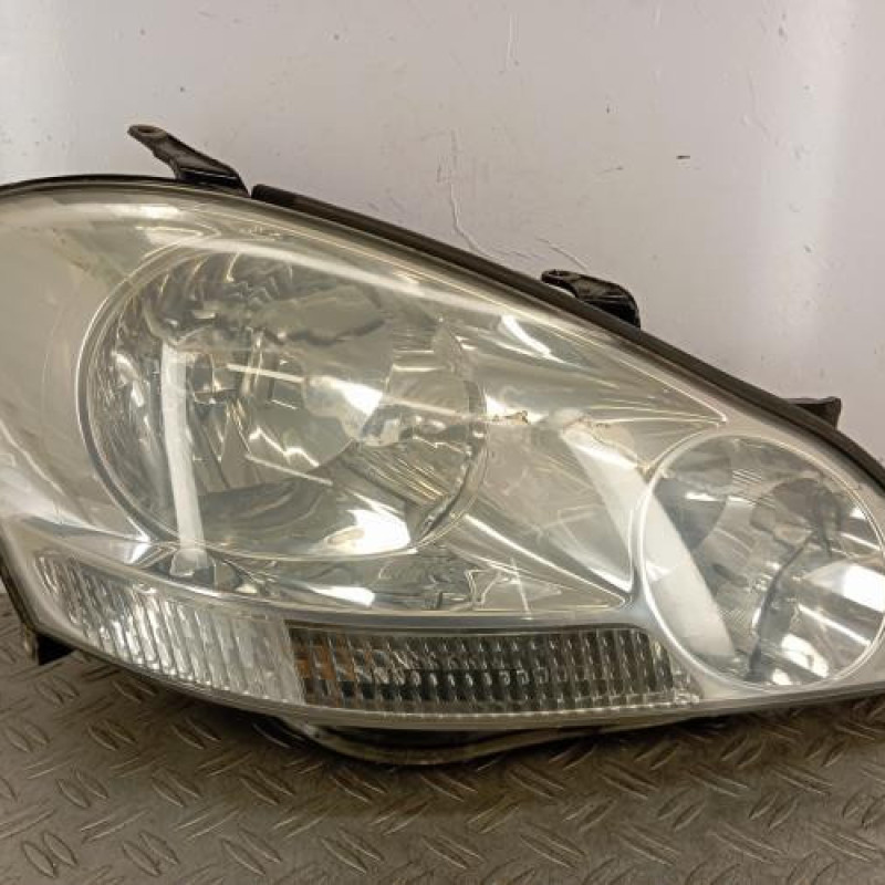 Optique avant principal droit (feux)(phare) TOYOTA AVENSIS VERSO