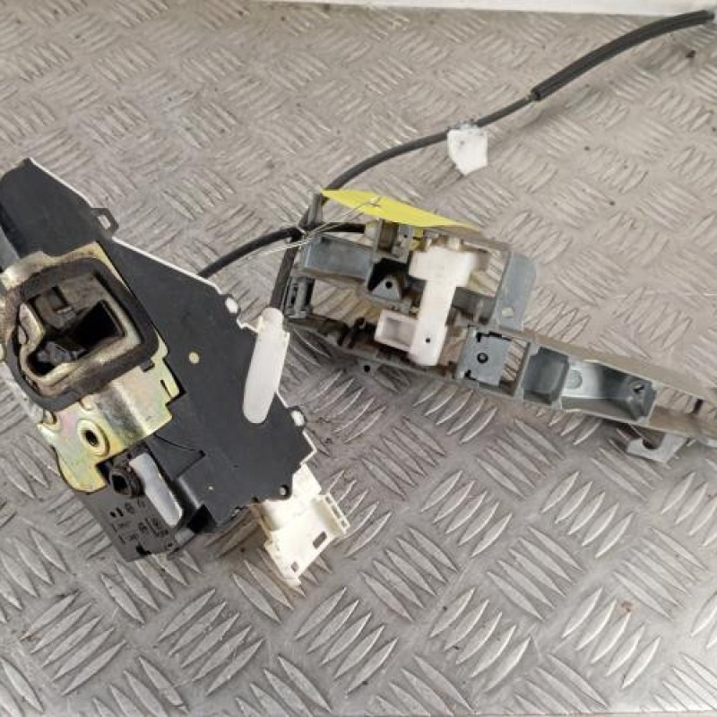 Serrure avant gauche PEUGEOT 407