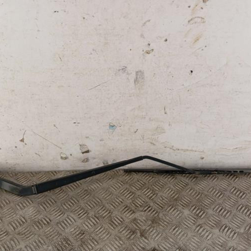 Bras essuie glace avant droit BMW X6 F16 Bras essuie glace avant droit BMW X6 F16